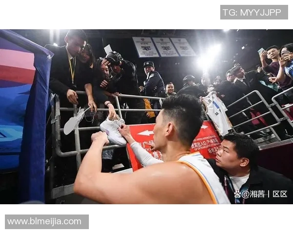 广州篮球队在世界锦标赛中的逆袭之路展现团队精神与奋斗不息的传奇故事